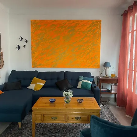 Charming Tour Eiffel Paříž